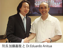 Dr.Eduardo Anituaと院長 加藤嘉哉